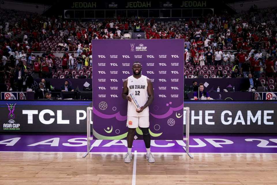 节得分不足, 对决中国男, 约克钦三分