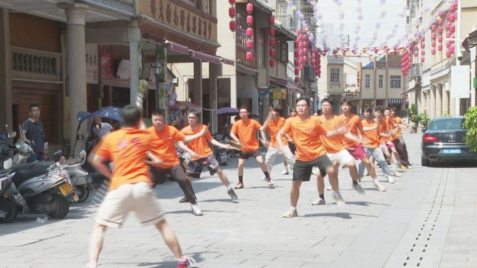 揭西县棉湖, 文化与体育, 身着统一上